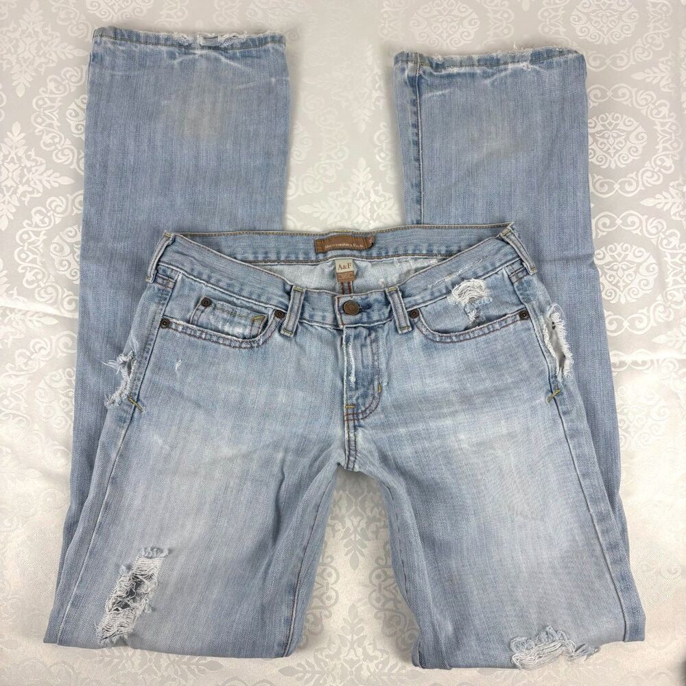 Abercrombie & Fitch Vintage Low Rise Y2K Distressed Light Wash Bootcut Size 4